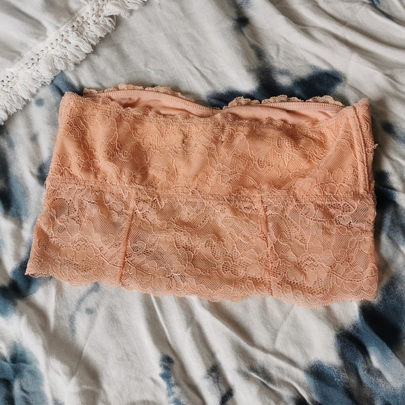 Lacey Bandeau - Picture 2 of 3